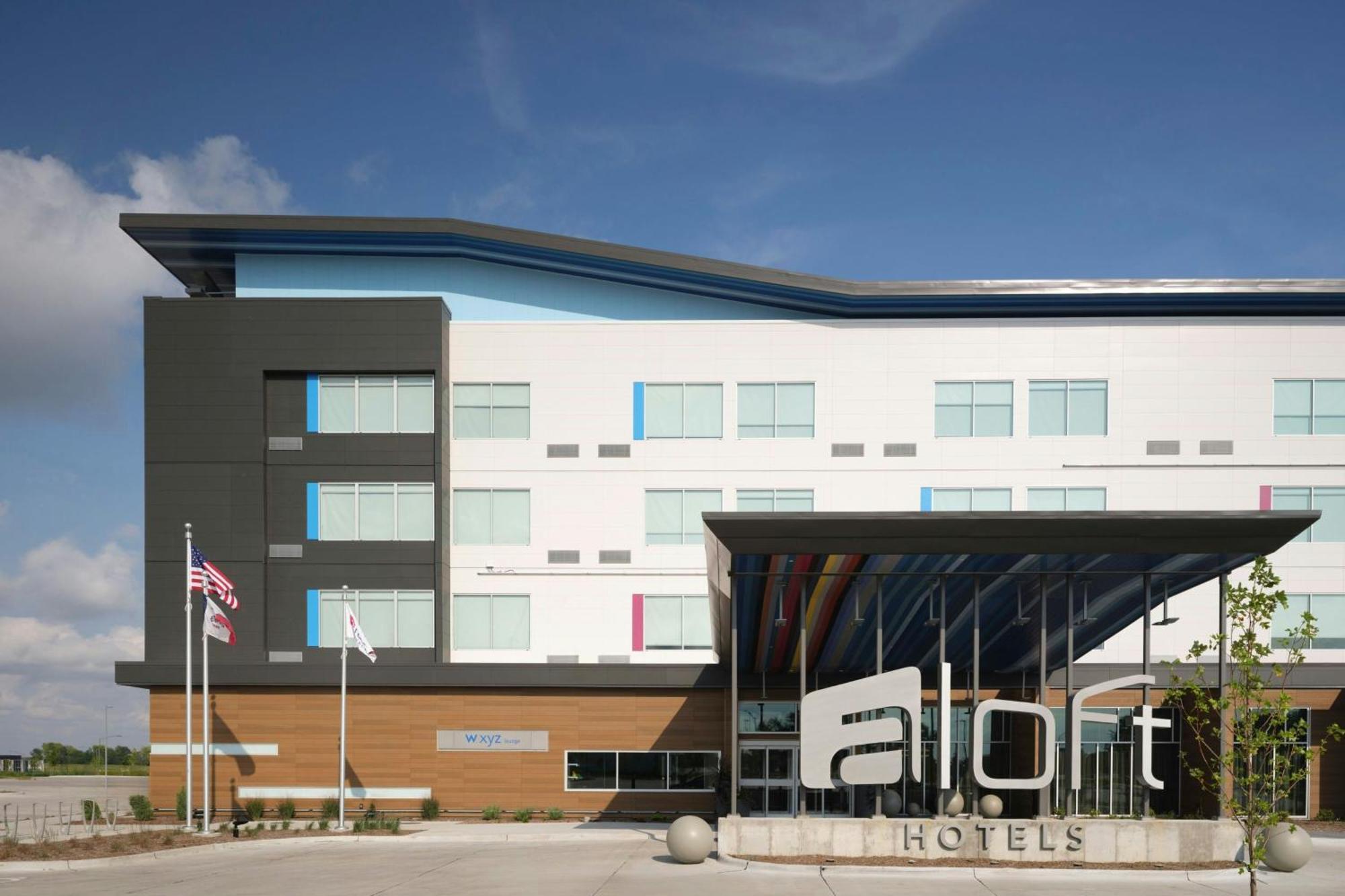 Aloft Waukee Hotel Exterior photo